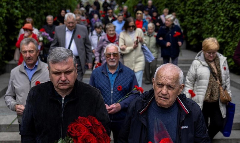 «Я и молюсь на русском. Сажать будете?» На празднующих 9 Мая пенсионеров на Украине устроили настоящую «охоту»