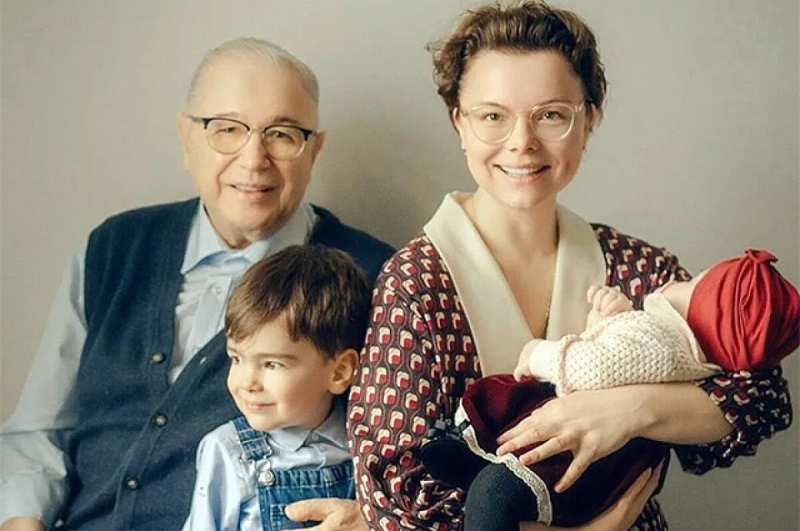 «Я не собираюсь грызть себя». Брухуновой не хватает времени на воспитание детей от Петросяна
