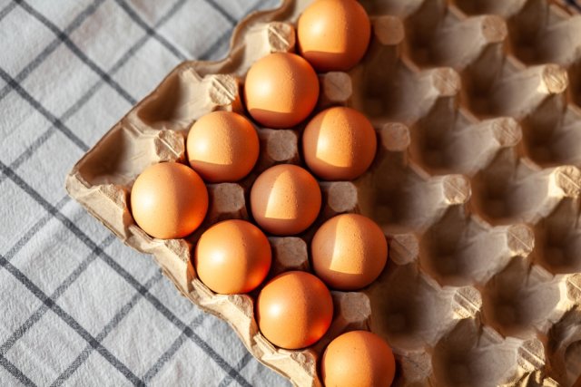 Как правильно и красиво покрасить яйца в луковой шелухе