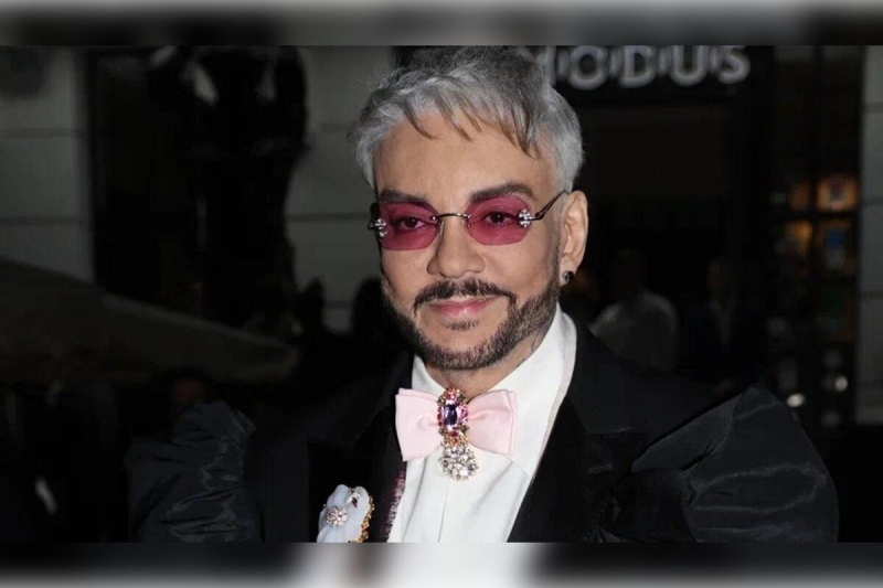 Киркоров привлек внимание на премии журнала Moda Topical «Прорыв года» розовым бриллиантом
