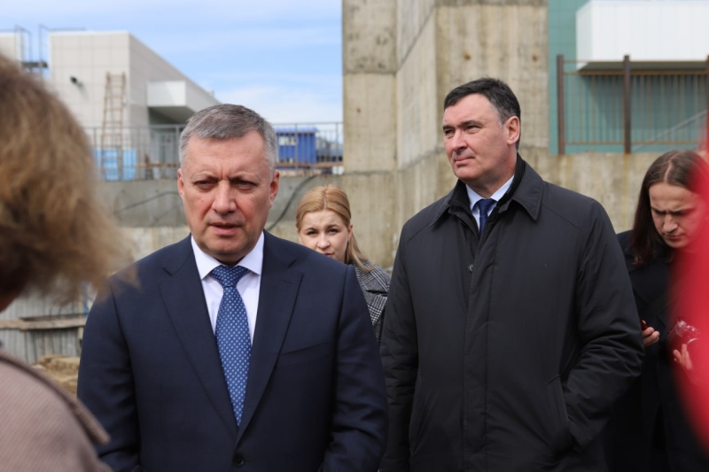 Мэр Иркутска Руслан Болотов и губернатор Игорь Кобзев проинспектировали строительство детской поликлиники №10 в микрорайоне Синюшина гора