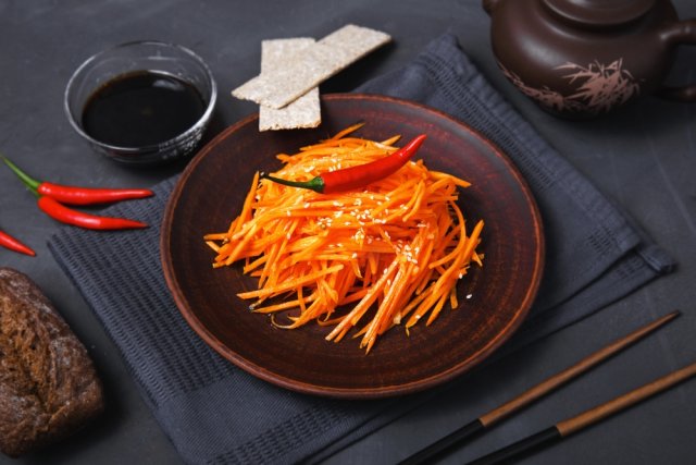 Мясо по-французски, морковь по-корейски: известные блюда, названия которых вызывают вопросы 