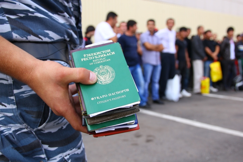 «Нет паспорт. Паспорт съели». На какие ухищрения идут мигранты, приезжая в Россию