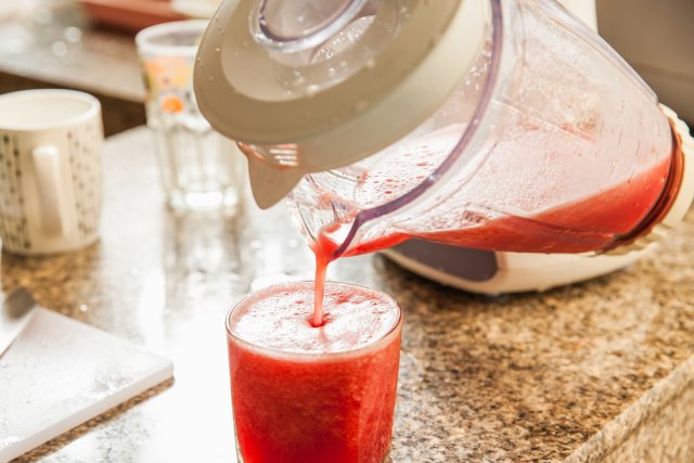 Почему томатный и другой сок расслаивается и можно ли его пить?