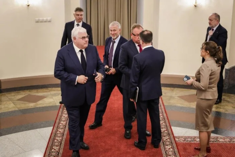 «Сделает всё, что прикажут». Зачем преданный Путину «теневой дипломат» Абрамович отправился в Стамбул