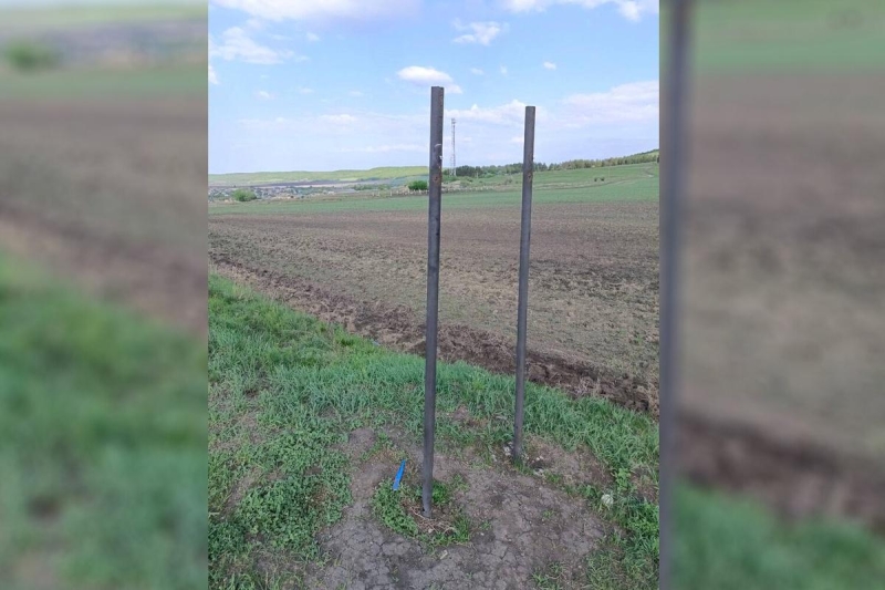 Село Лох в Саратовской области в очередной раз лишилось дорожного знака