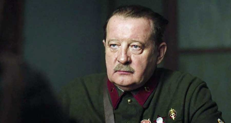 Сын умолял спрятаться от мамы в шкафу. Как Алексей Серебряков спас Леонида Громова от жены