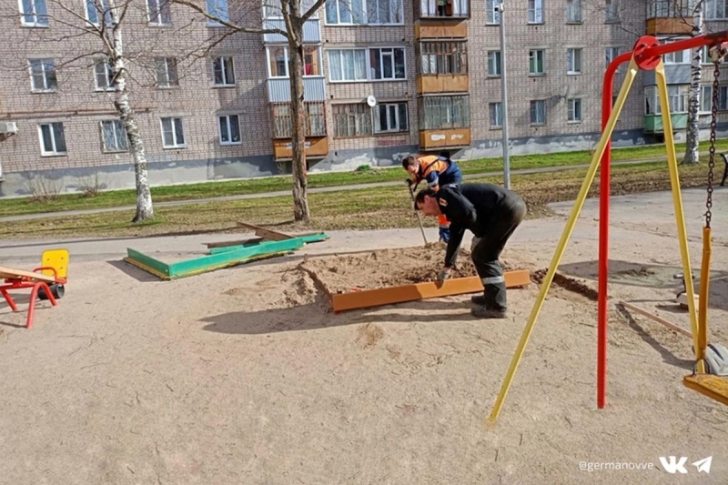 В Череповце приступили к ремонту детских площадок