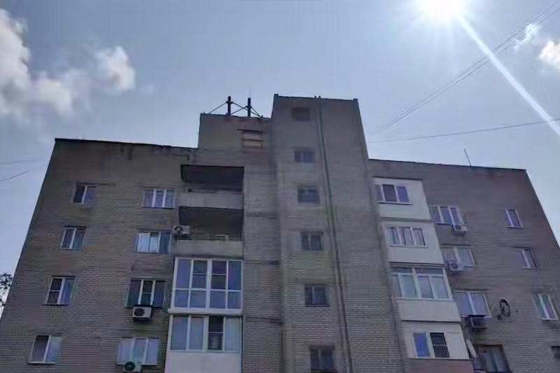 В Донецке начали восстанавливать дома разрушенные в ходе обстрелов