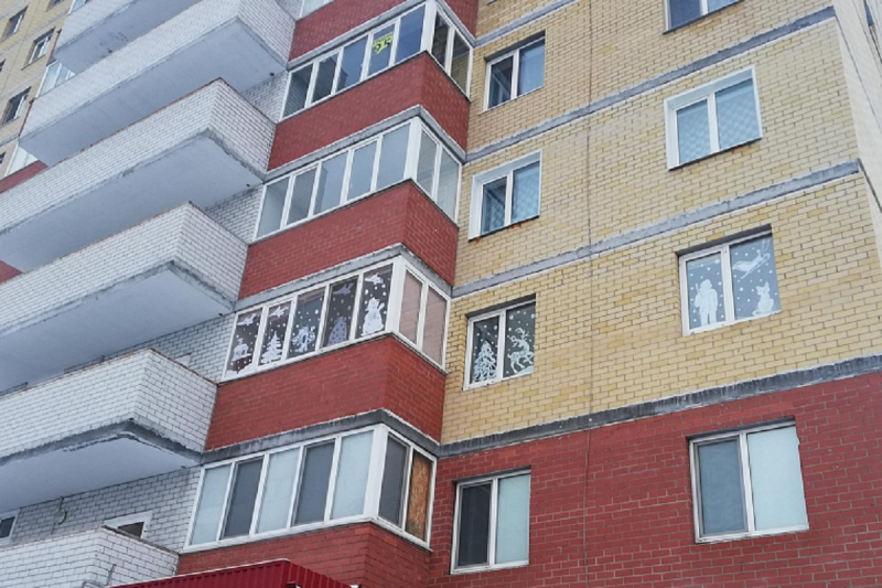 В Ростове трупный запах в подъезде не дает дышать жильцам дома по улице Еременко