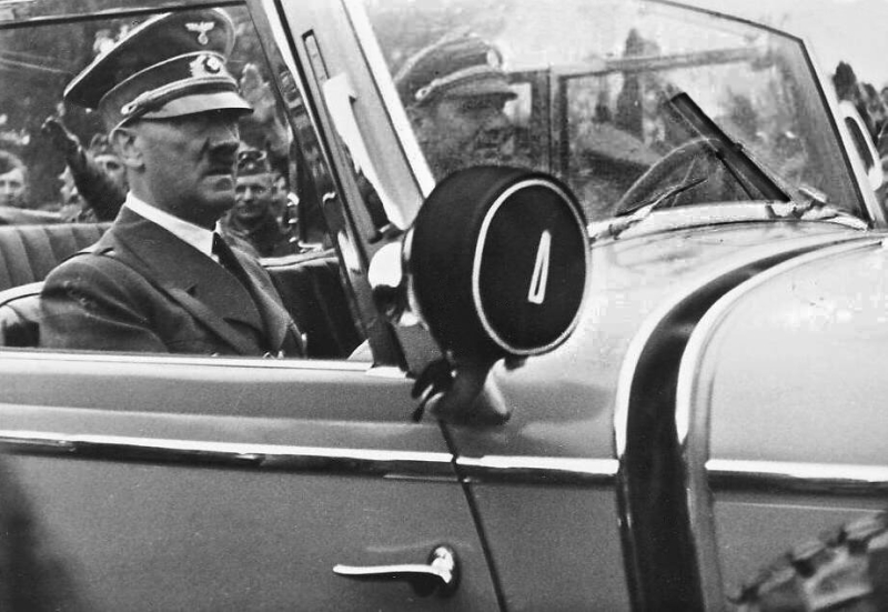 Вешали голым несколько раз. Как Гитлер казнил главу военной разведки Третьего рейха