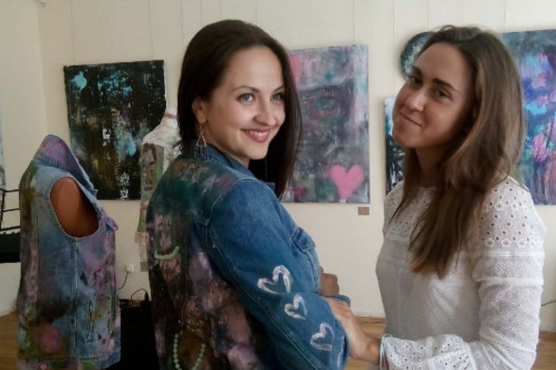 Запирала на ключ и отправляла в психбольницу. Что происходит в семье Любови Успенской?
